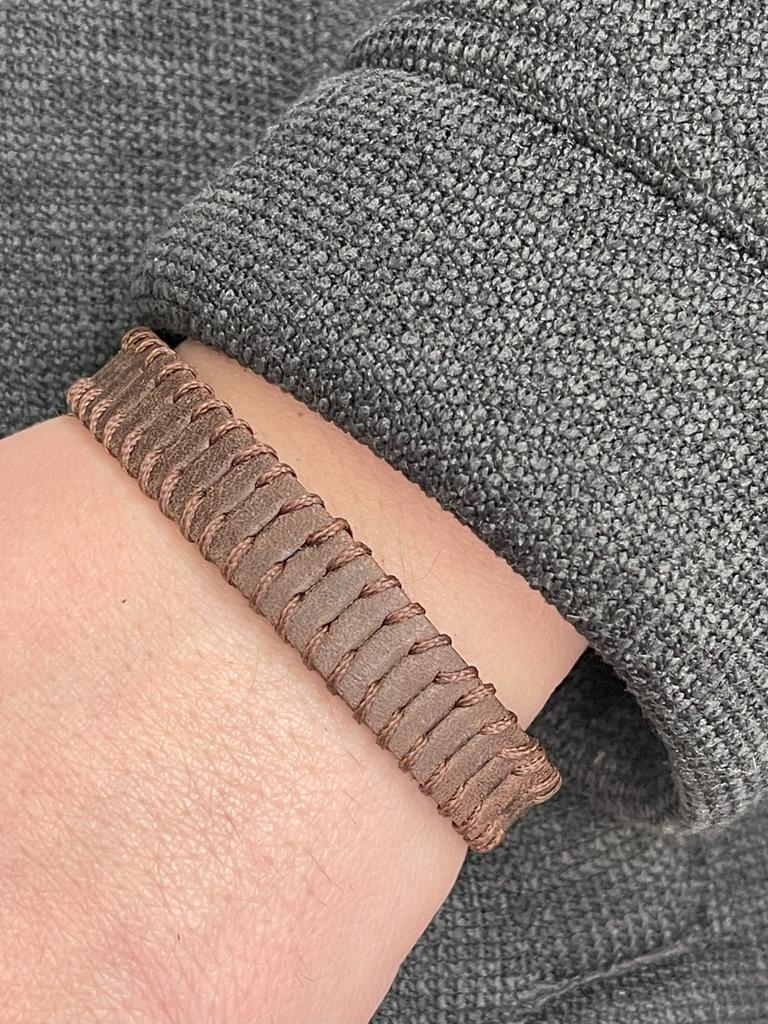 Prosta skórzana bransoletka z nicią brązowy 20cm