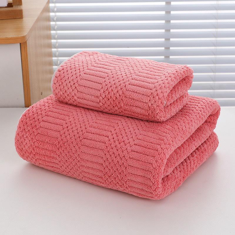 Auspicious Plaid Coral Fleece Bath Towel - Thick, Soft, and Absorbent