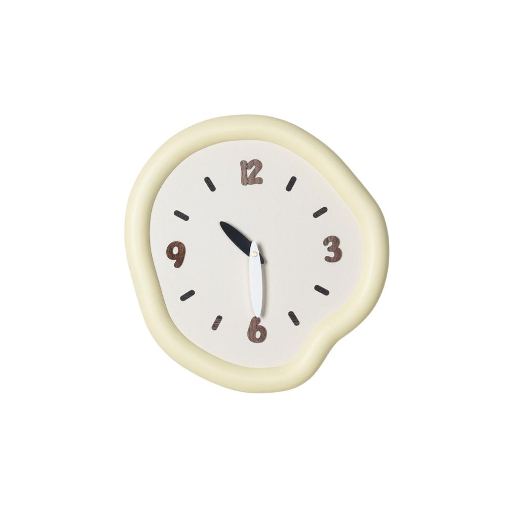 High-quality Brown Scale Cream Style Silent Wall Clock Living Room Entrance Clock Restaurant Decoration Punch-free Quartz Clock