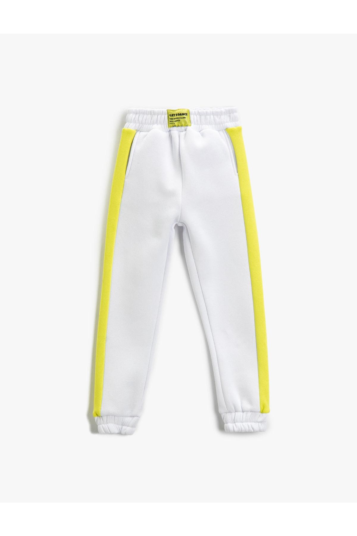 

Спортивные штаны Jogger с контрастными карманами и этикеткой на эластичной талии..