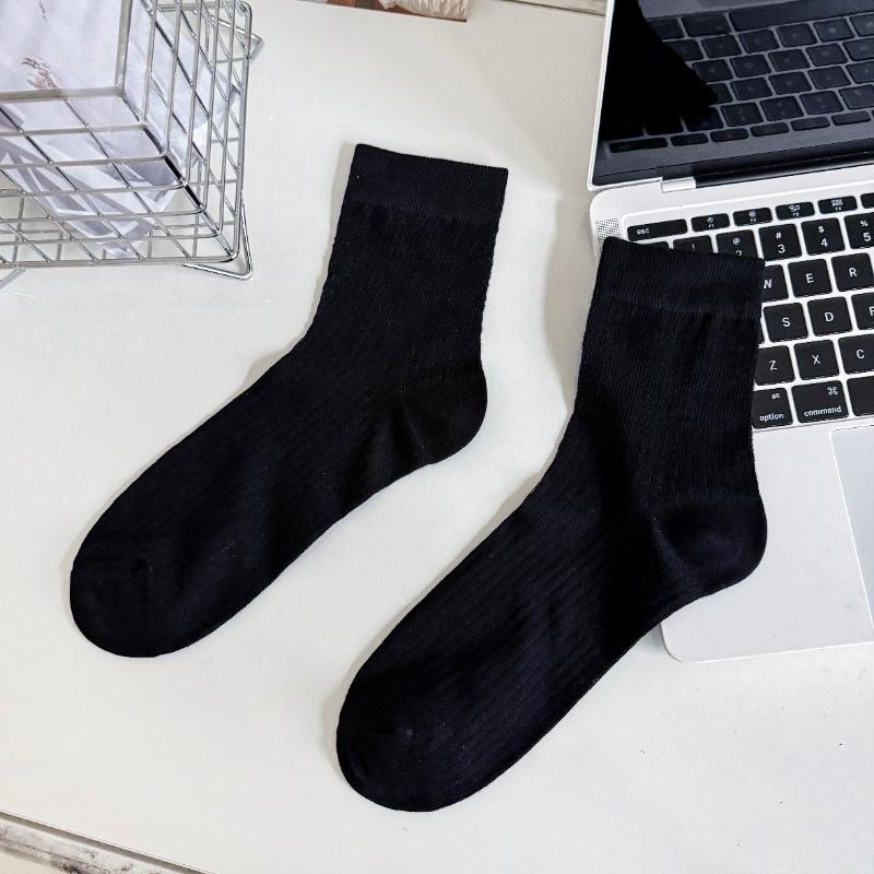 Spring and Summer Thin Solid-color Combed Cotton Boneless Women's Socks, Simple and Versatile, White Comfortable Pile-up Socks