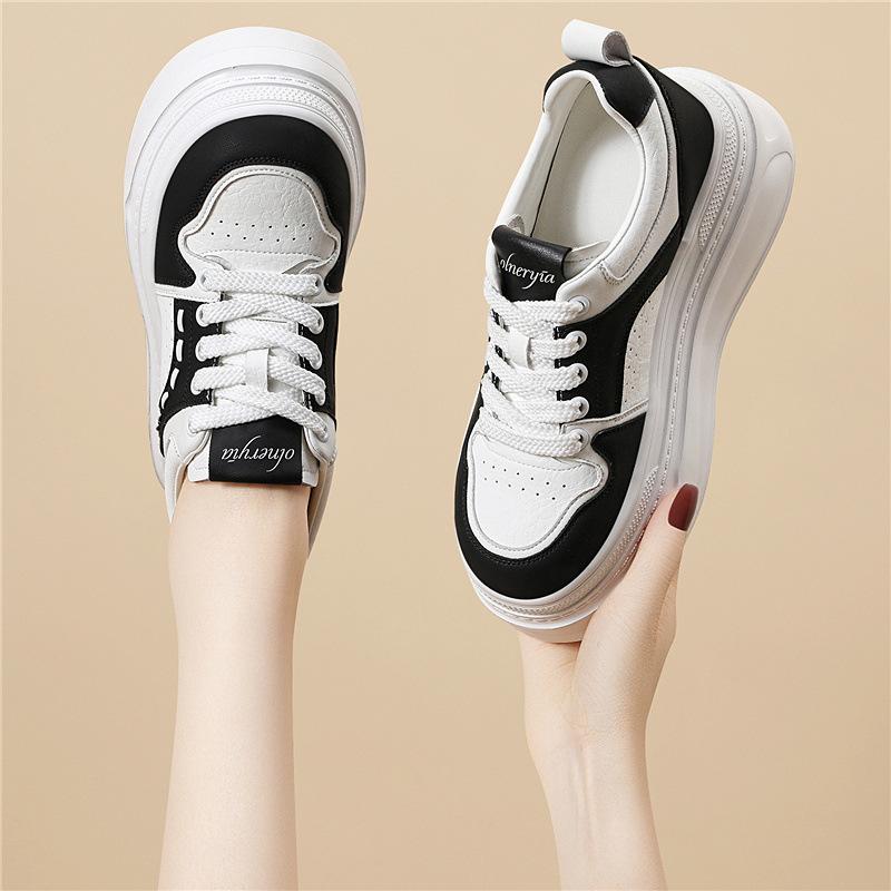 Black and white color matching casual board shoes increase the height of the four-season commuting versatile panda shoes, comfortable and fashionable 