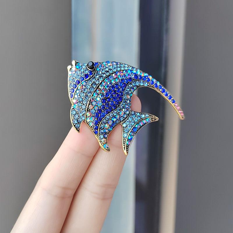 Sparkling Rhinestone Fish Brooches Women Metal Flat Fish Office Casual Brooch Pins Gifts