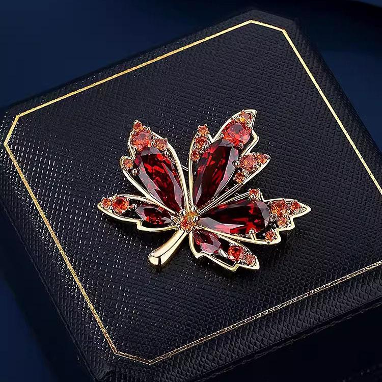 New Jing Hongmaple Brooch High-end Women's Delicate Crystal Maple Leaf Brooch Niche Design Sense Pin Suit with Accessories