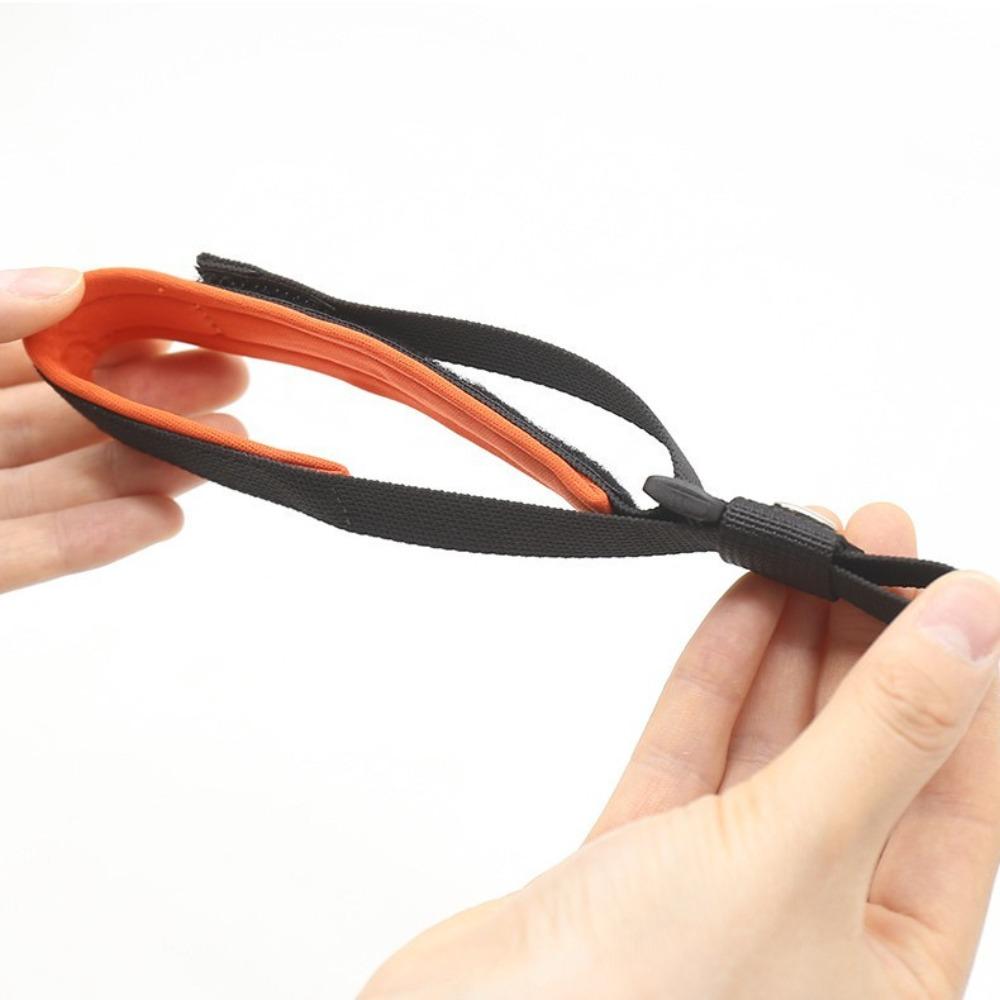 

Pet dog walking artifact retractor wrist strap Automatic telescopic retractor accessory Anti-skid wrist strap красный