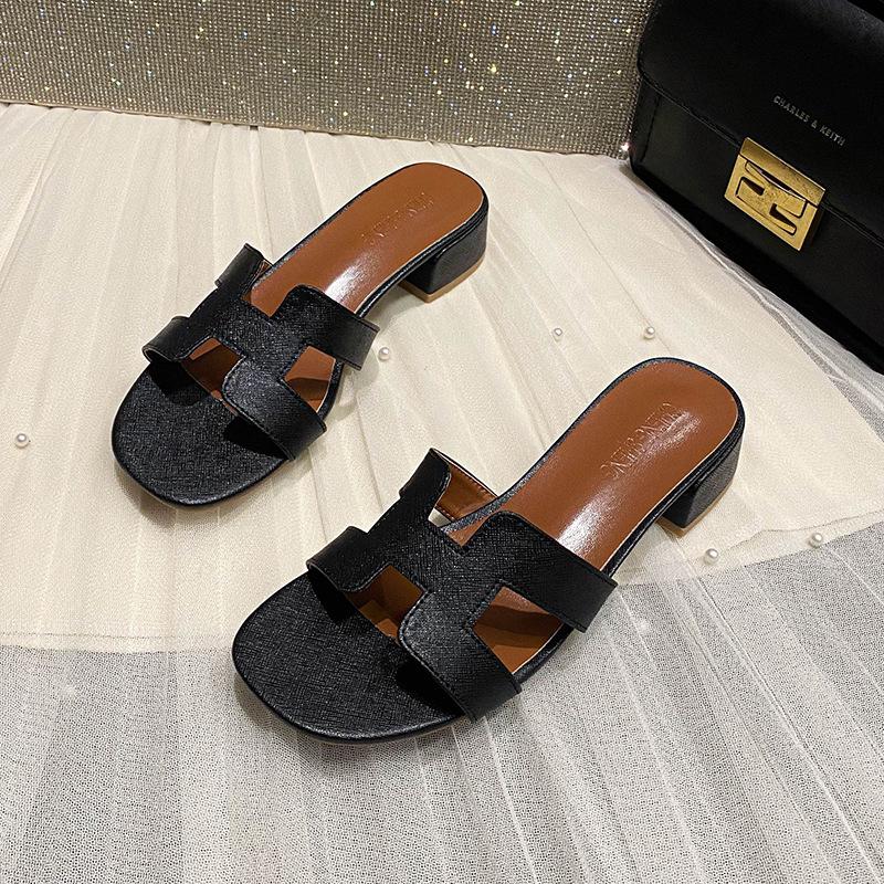 

Шлепанцы на толстом каблуке женская уличная обувь 2025 новая летняя обувь сандалии на низком каблуке модные универсальные и тонкие дорожные пляжные сандалии 40 чёрный