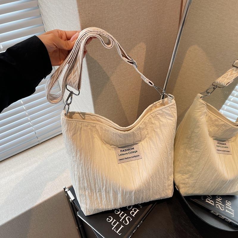 Canvas bag Women's messenger large-capacity tote bag New trendy fashion casual simple shoulder bag Commuter bag