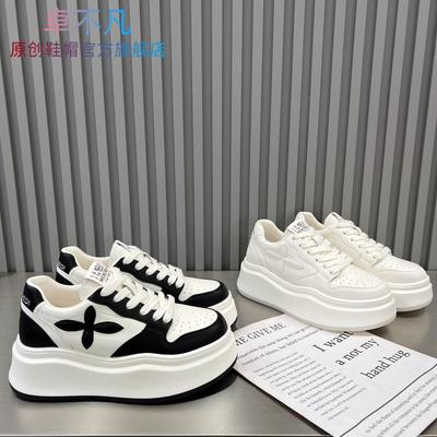 2025 nieuwe Europese klavertjevier dikke zool verhogende veelzijdige kleine witte schoenen muffin sportschoenen casual board schoenen trendy damesmodellen