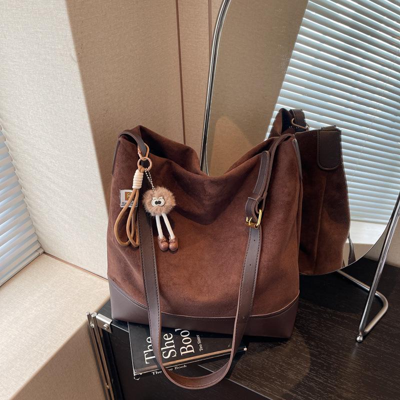 Large capacity bag women's 2025 new fashion high sense retro shoulder bag commuter versatile messenger tote bag