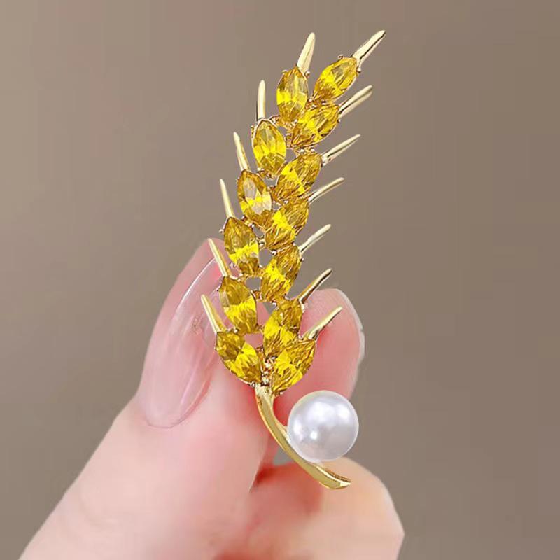 Elegant Pearl Brooch for Women's Suits - High-End Jewelry Pin