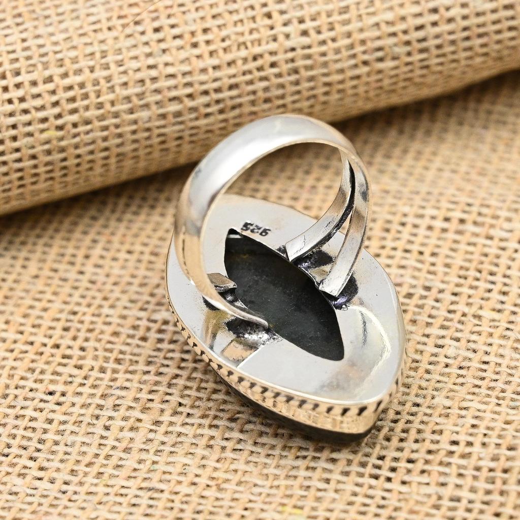 Wunderschöner Labradorit-Edelstein, handgefertigter Ringschmuck aus 925er Sterlingsilber