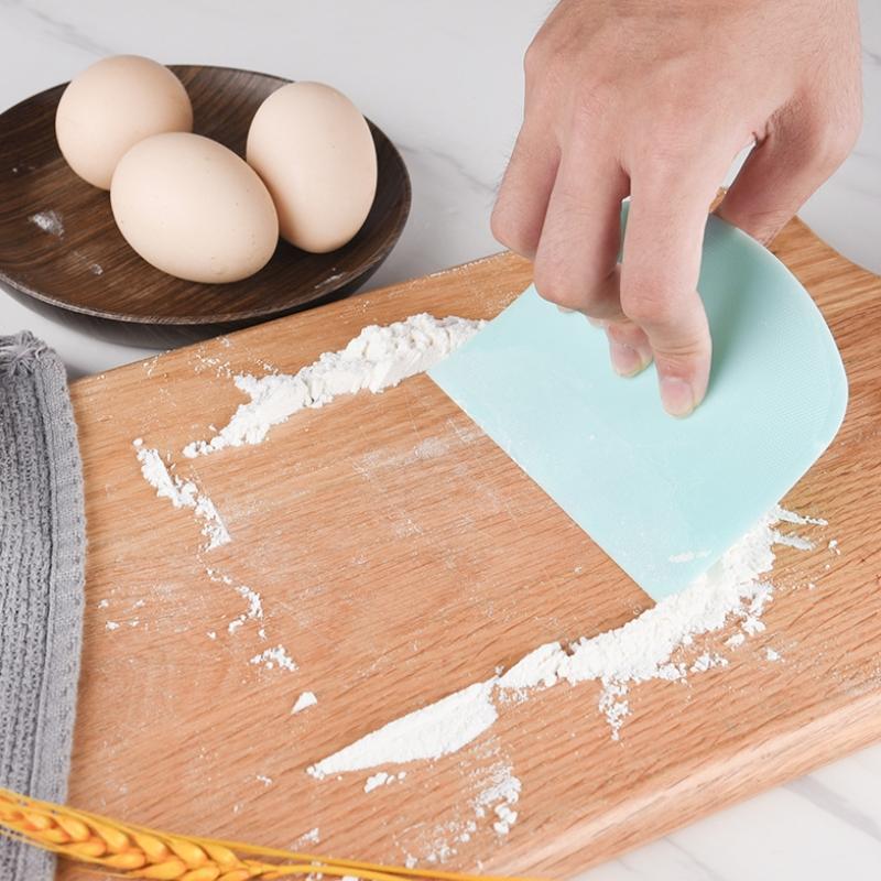 2pcs Dough Scraper Bowl Food-safe Plastic Dough Cutter Flexible Bench Multipurpose Food Scrappers For Bread Dough.