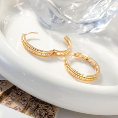 Elegant Korean Style Diamond-Encrusted Hoop Earrings for Women, Simple Round Design, Versatile and Fashionable.