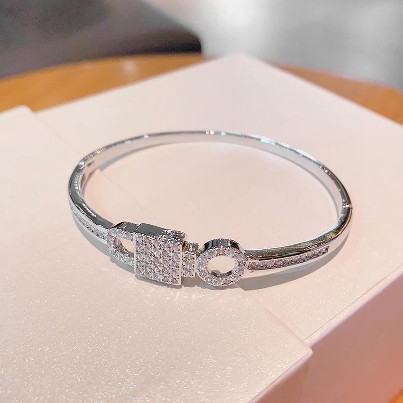 Bracelet à fermoir design de niche tempérament exquis vent froid
