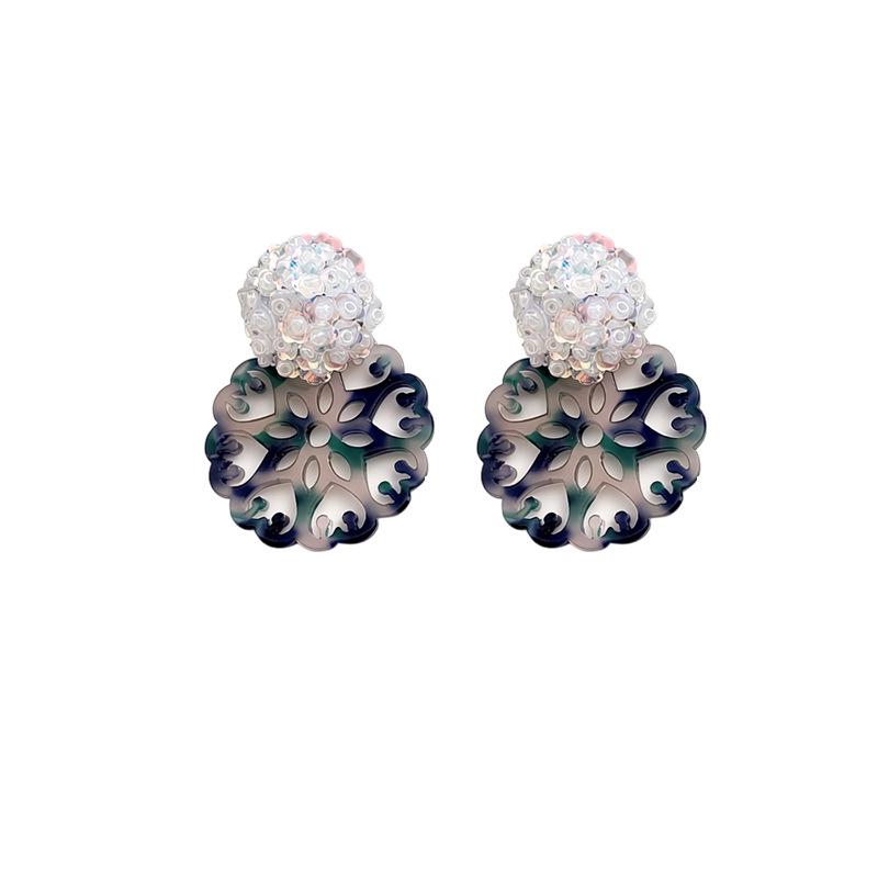 Retro Resin Glass Flower Stud Earrings: Vintage Holiday Style for Women