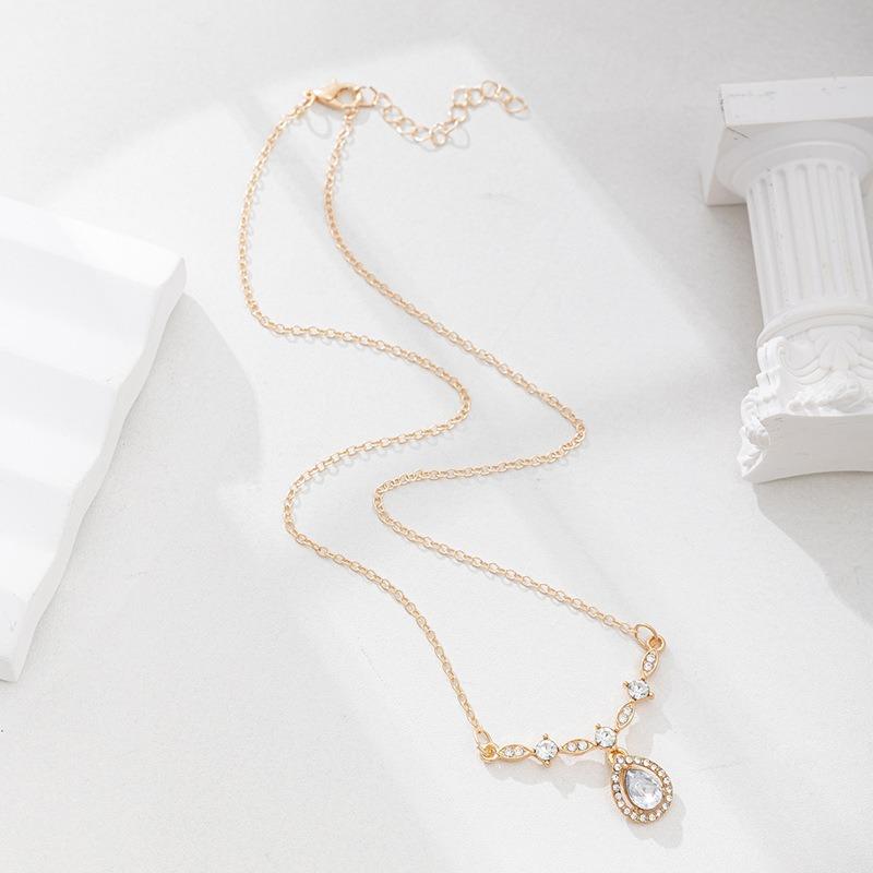 Accessories: Personality, diamond-encrusted O-chain pendant, niche versatility, water drop necklace for women