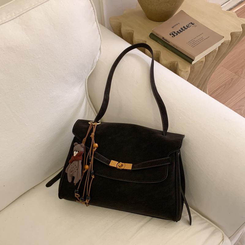 

Korean version of light luxury temperament armpit bag large-capacity commuter tote bag women s 2025 new suede shoulder Kelly bag no pendant ебеновий