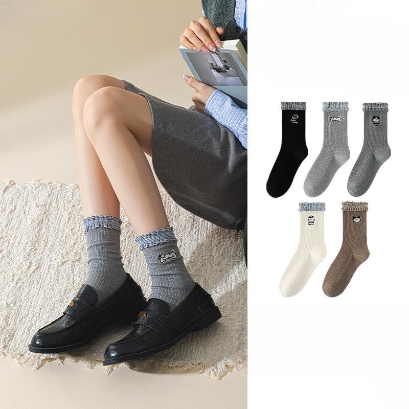 Female Autumn and Winter Cartoon Embroidery Lace Breathable Wicker Tube Stack Socks