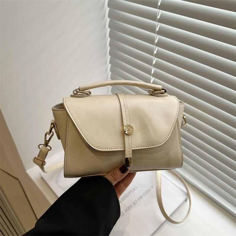 

Women s bags Women s bags New 2025 spring and summer shoulder messenger bags Retro commuter fashion versatile portable small square bags
