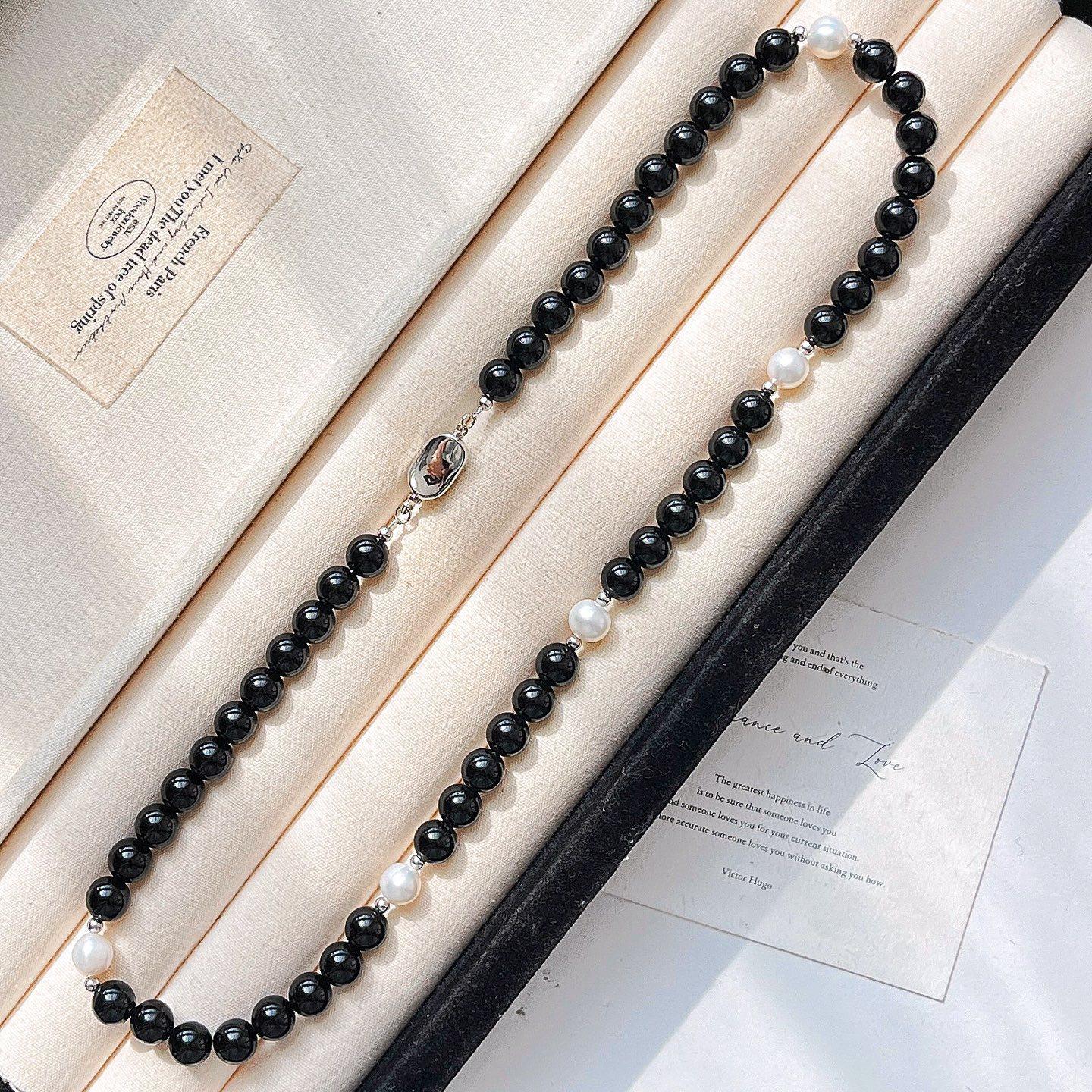 

Vintage Boutique Natural Freshwater Pearl Black Agate Design Sense Sweater Chain Necklace Collarbone Chain Women