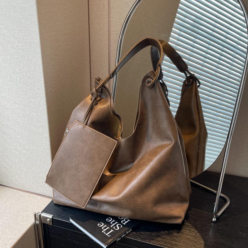 

Вместительная сумка-тоут женская 2025 новая ретро универсальная портативная большая сумка повседневная для поездок на работу на плечо подмышку хаки