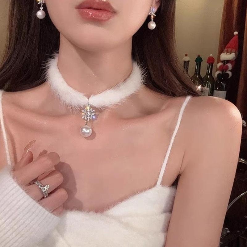 Comfortable Necklace Women Soft Plush Clavicle Chain Short Necklace Flexible Jewelry Perfect for Fall and Winter Fashion