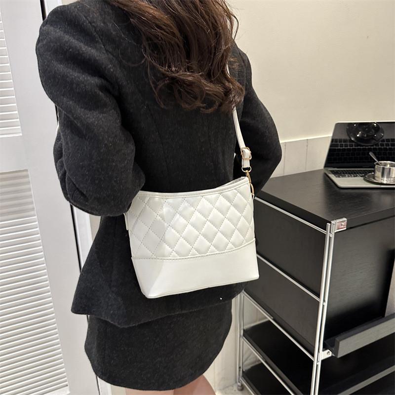 Stylish Casual Large Capacity Shoulder Bag Trendy Winter Bucket Bag In Black White Brown Silver