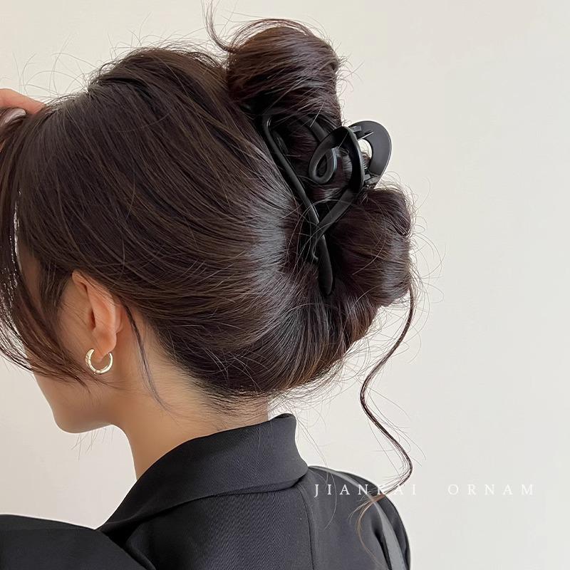 Elegant Large Hair Claw Clip for Thick Hair - High-End Korean Updo Shark Clip