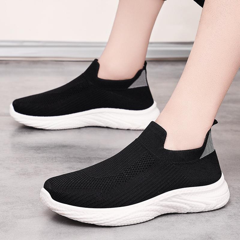 Shoes men's summer new casual breathable single shoes old Beijing cloth shoes men's 2025 soft-soled sports socks shoes