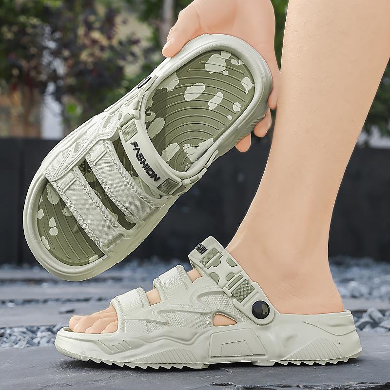 Sandals new 2025 summer leisure teenagers seaside wading thick bottom light stepping on shit feeling two wear one word drag