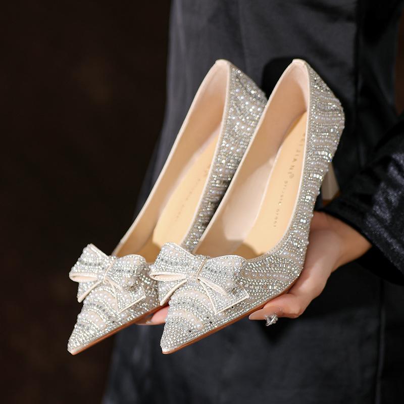 

Женские туфли на высоком каблуке из овчины с бантиком из страз, с острым носком, на шпильке, для подружки невесты, свадебное платье, свадебная обувь для невесты, одинарные туфли 39