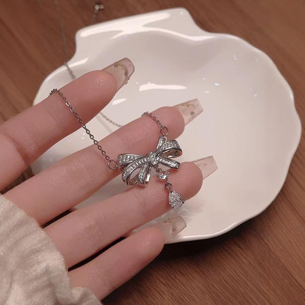 New Water Drop Bow Necklace Full of Diamonds Slightly Inlaid Niche Light Luxury Advanced Heavy Industry Collarbone Chain
