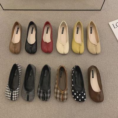 Korean Red Split-Toe Toad Shoes: Soft Sole Flat Summer Flats for Women