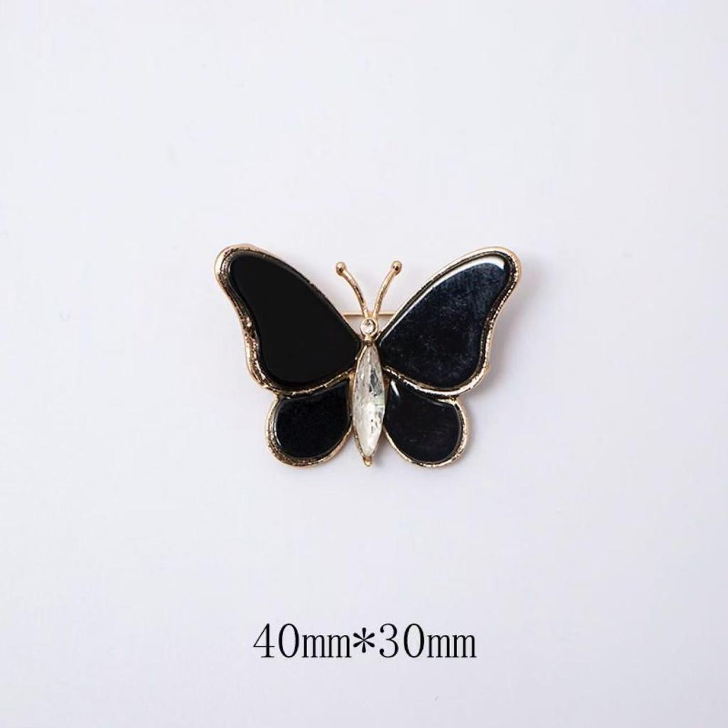Butterfly Luminous Metal Tassel Brooch – Elegant & Versatile Alloy Accessory