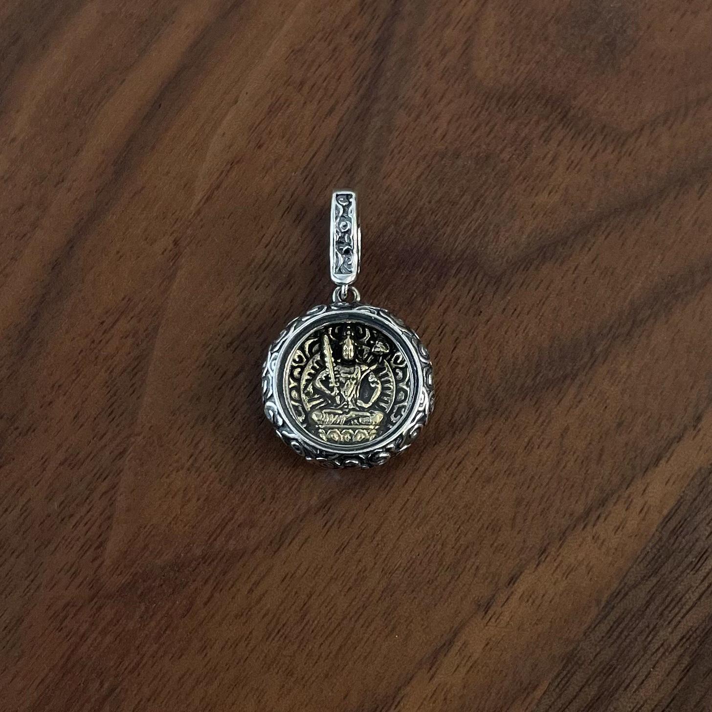 

Кулон Будда из стерлингового серебра 925 пробы с шестислоговой мантрой, восемью божествами-хранителями и благоприятными облаками для мужчин и женщин