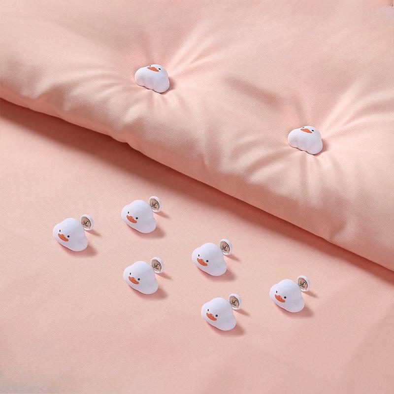 The Duck-shaped Quilt Holder Is Skin-friendly, Scratch-free, Anti-running and Detachable for Students' Home Use