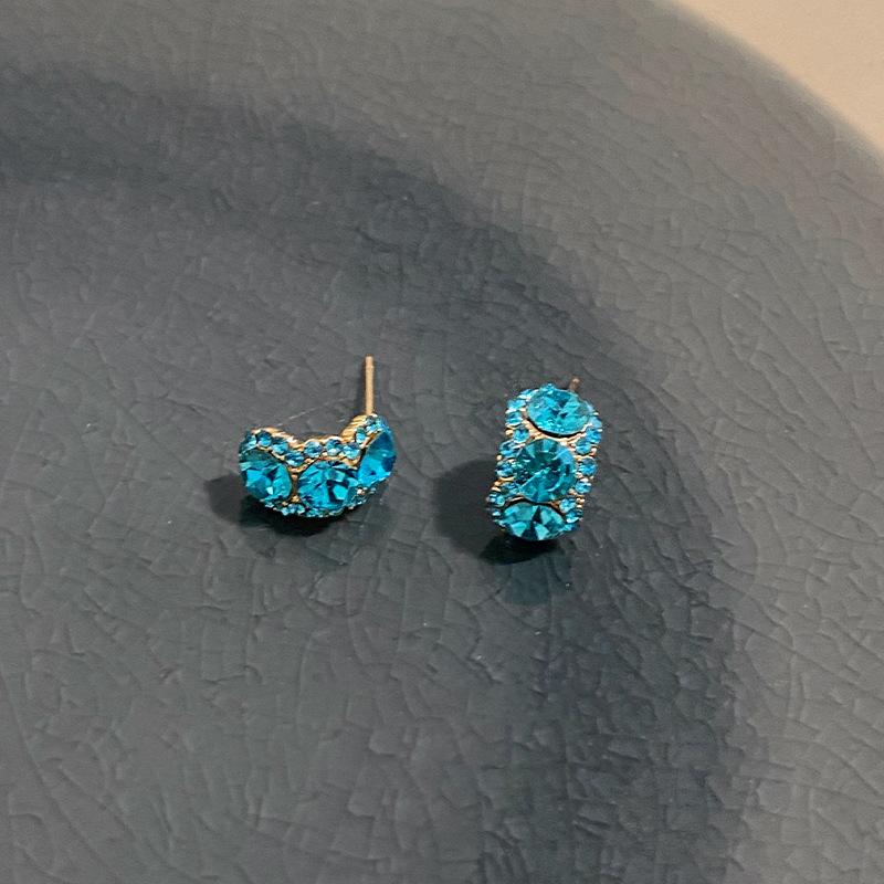 

Овальные серьги-пусеты с бриллиантами изысканные серьги супер вспышка светлая роскошь высокое чувство моды универсальные серьги женские