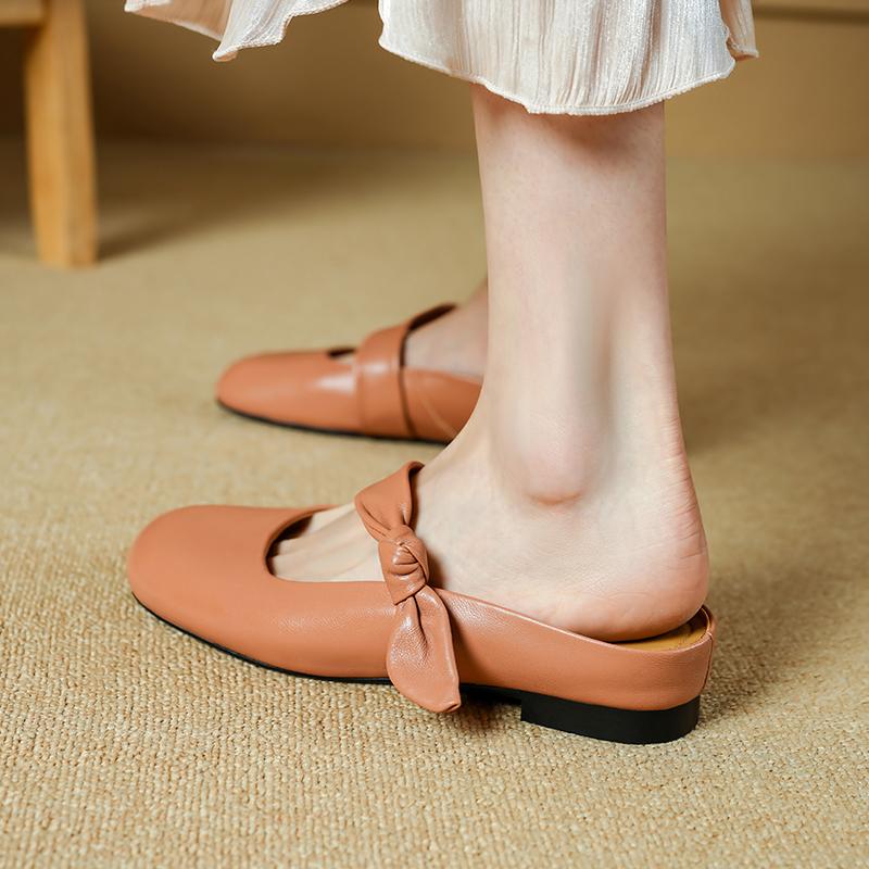 Mode 2025 NY Sommar Kvinnor Mules Äkta Läder Damskor Rund Tå Grov Klack Täckt Tå Höjdökande Sandaler Moderna Tofflor