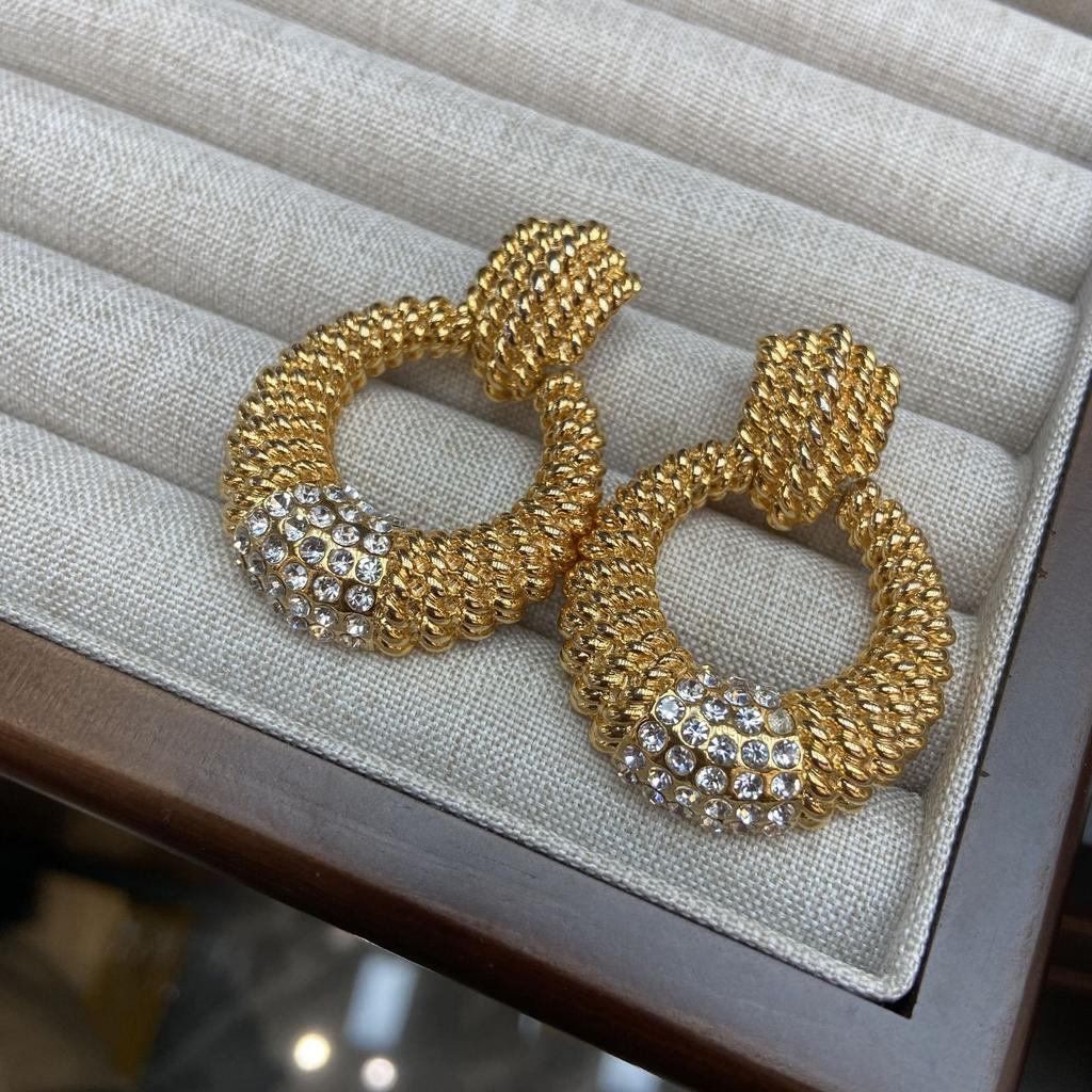 Ba Li Family Has The Same Trendy Brand Necklace, Western Antique Copper Plated 18K Gold Round Diamond Necklace Earrings Set.