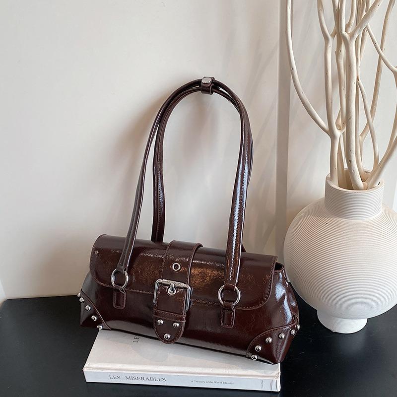 Highend underarm bag women's new trend fashion versatile rivet locomotive bag retro handbag