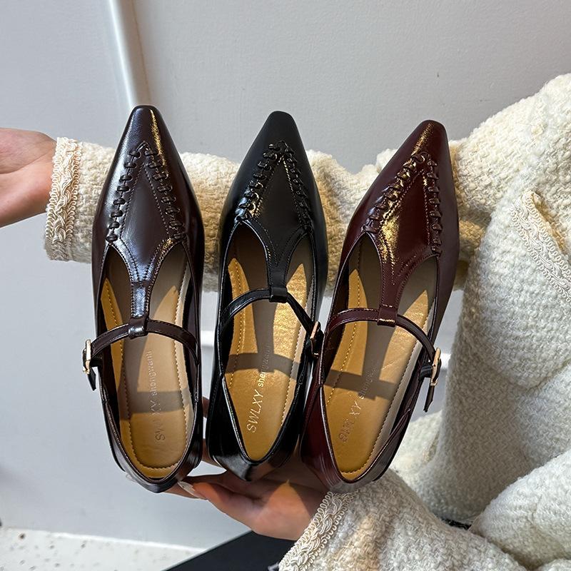 Retro Pointed Mary Jane Shoes Women's 2025 Autumn New Niche T-buckle with Small Leather Shoes Versatile Flat Shoes