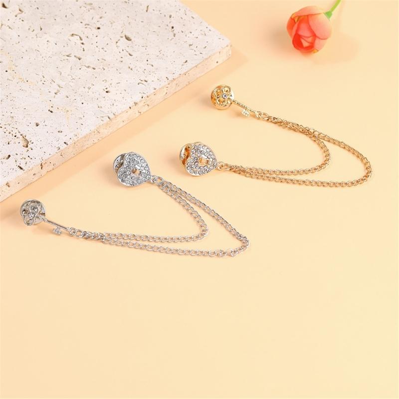 Elegant Metal Heart Key Brooch Long Chain Fashion Accessory odern Key Heart Brooch With Extended Chain For Women Men