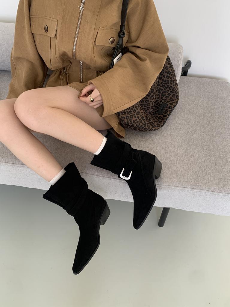 Herbst und Winter neue Retro plissierte quadratische Zehenpartie Mode Stiefel Damen Ärmel vielseitige Gürtelschnalle dicker Absatz weites Bein Cowboy Kurzstiefel Damen