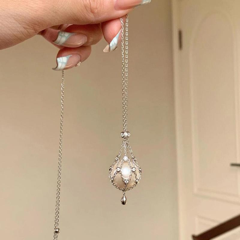 

Xiaohongshu Pearl Crystal Ball Necklace - Light Luxury Clavicle Chain, Versatile & Niche Style.