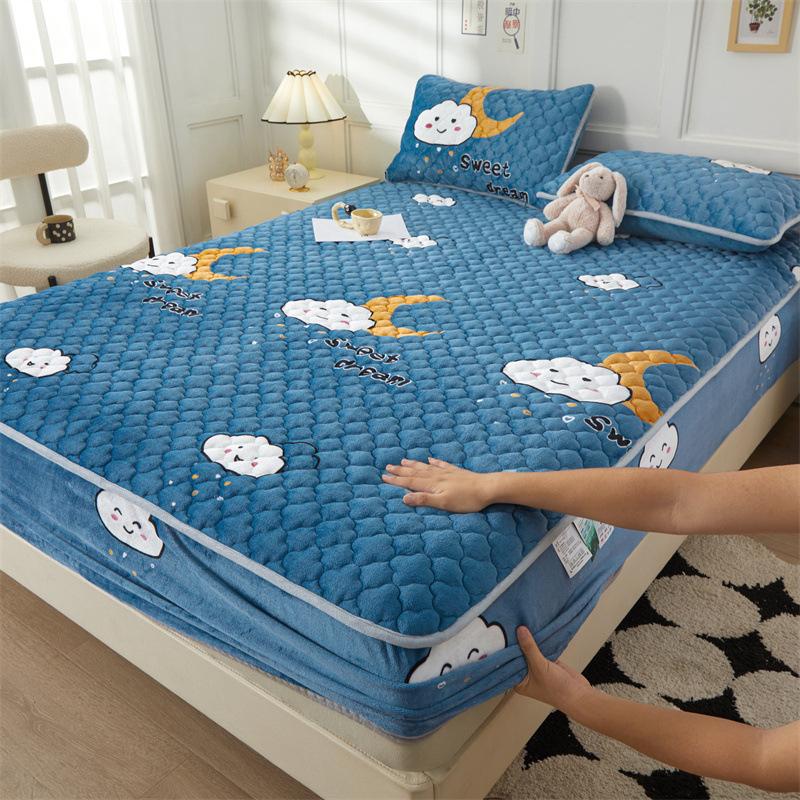 Mother-and-baby Milk Velvet Padded Bedspread with Cotton Padded Single and Double Simmons Bedspread Mattress Protective Cover