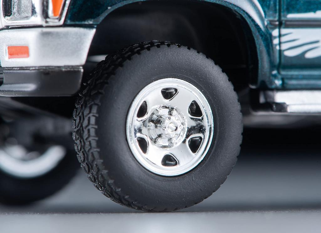 Tomica Limited Vintage Neo Toyota Hilux 4WD Double Cab Option Equipped Vehicle Green 95 Year Completed Product 318972 1/64 LV-N255b SSR-X