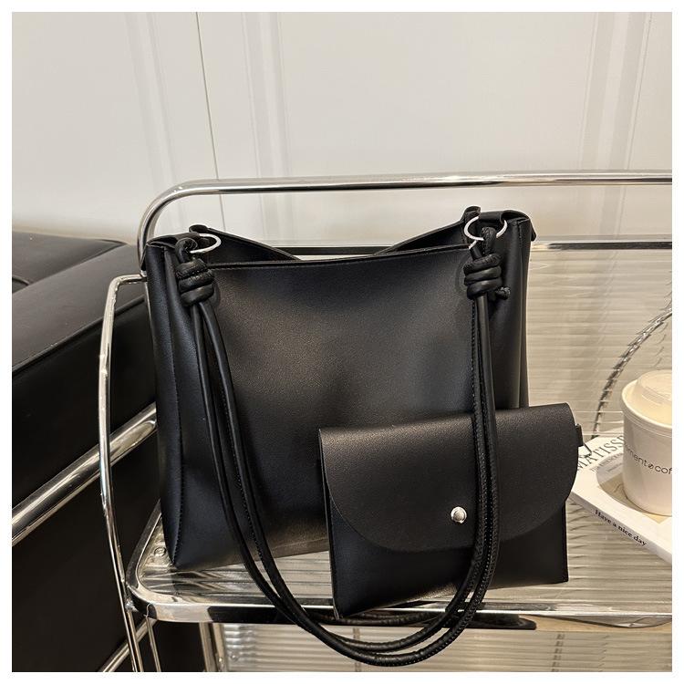 

Популярная в этом году женская сумка большой вместимости, новая летняя ретро-модная наплечная сумка, текстурная сумка-ведро для мамы чёрный