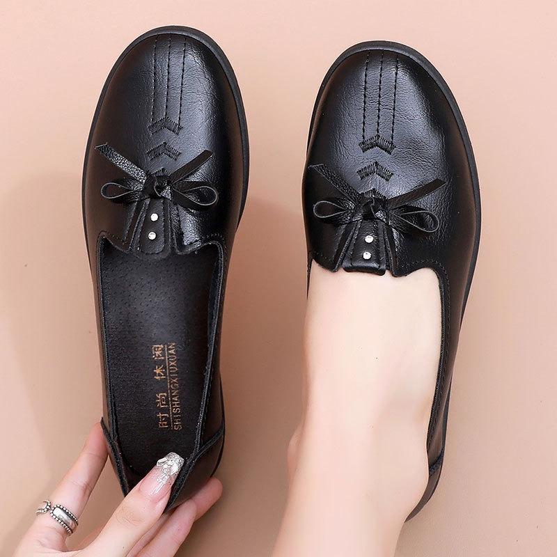 Shoes single shoes soft sole comfortable flat non-slip medium leather shoes in the elderly women's shoes spring and autumn models