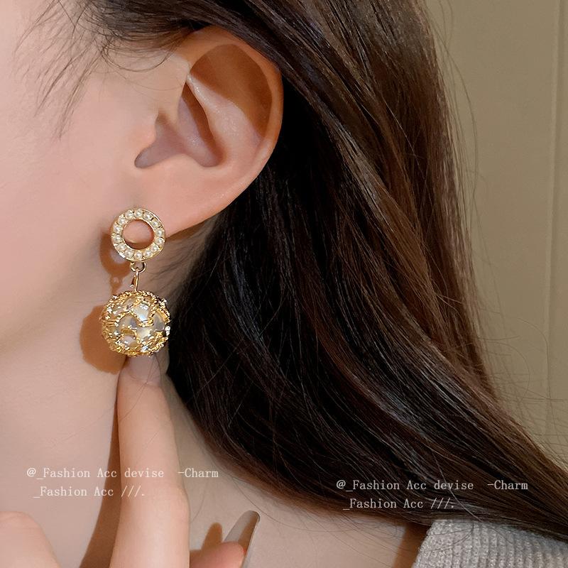 Silver Needle Diamond Pearl Geometric Earrings Retro Light Luxury Premium Earrings Niche Versatile Design Earrings