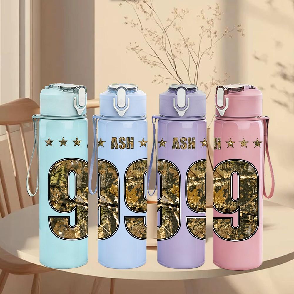 1PC 99 Number Retro Gold Badge Print 750ml Color Plastic Sports Water Bottle Leakproof Flip Straw Lid Suitable for Sports Office Home Use